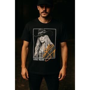 Lainey Wilson 2024 Tour T-Shirt 2XL Black Graphic Gold Signature New Without Tag